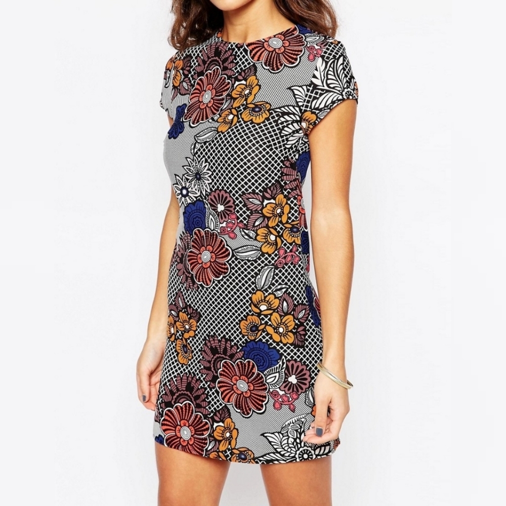 Glamorous Petite Cap Sleeve Floral Print Mini Shift Dress